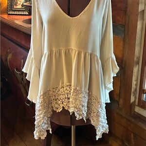 Cupio HighLow Cream Lace Trim Women's Blouse